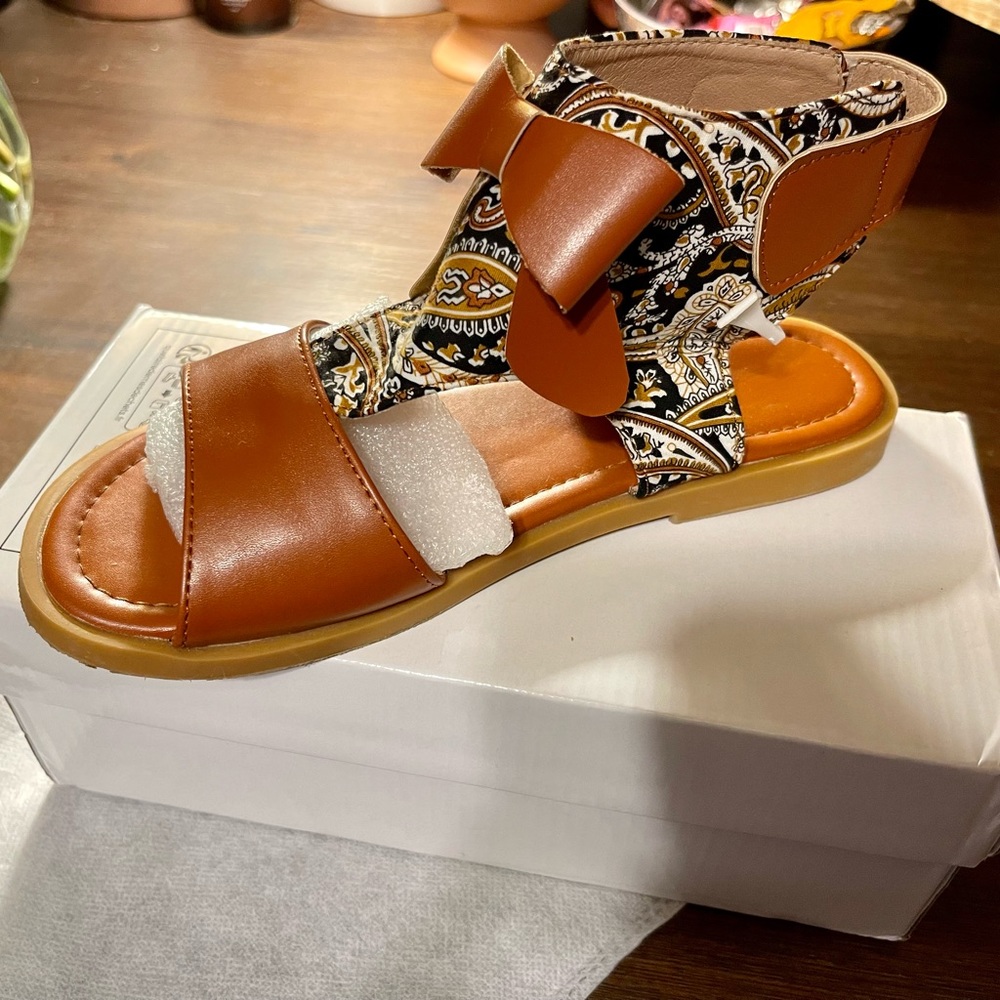 Kids Paisley Bow Sandals 🍂